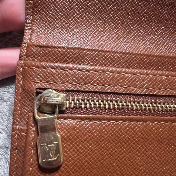 Louis Vuitton Vintage Monogram Pochette Passport - Picture 5 of 15